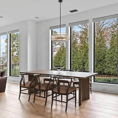 Luxury Home In Green Hills With Garage And Walk To The Park-2